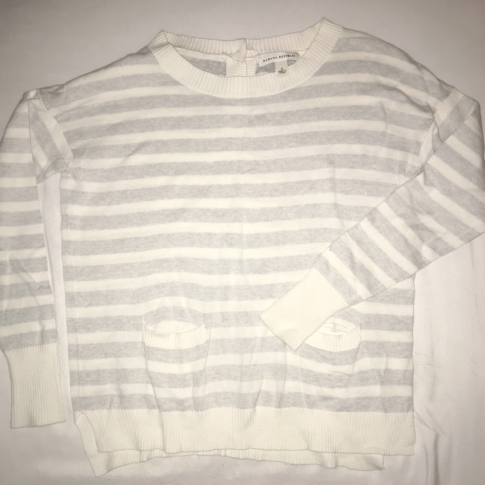 Banana Republic women’s sweater•••